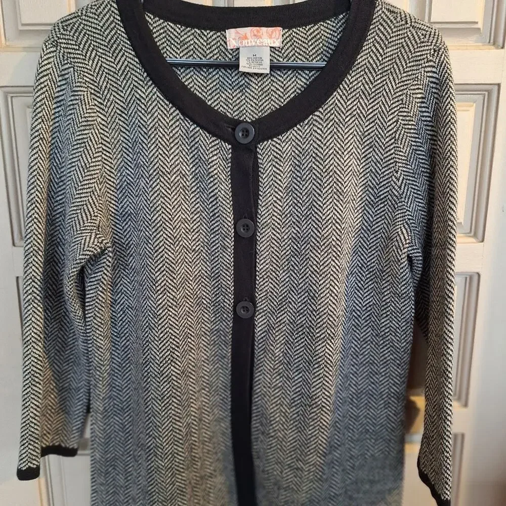Nouveaux Women's Sweater SzM Knit Gray/Blk Contrast 3Button Closure Nice Look